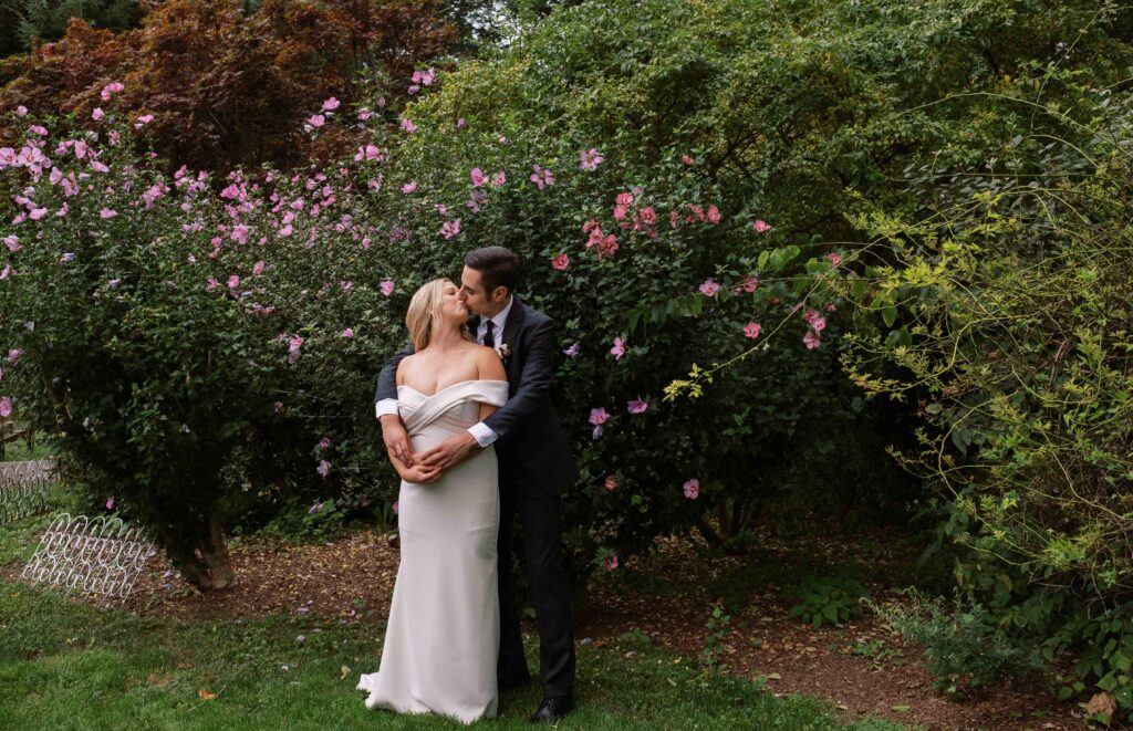 nyc elopement portrait of couple kissing